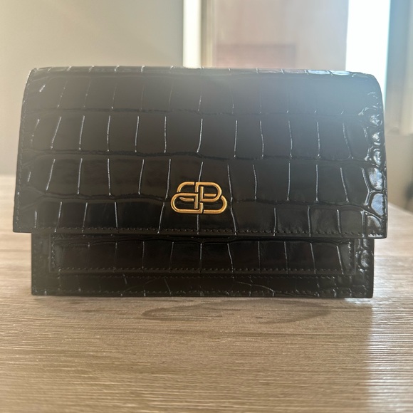 Balenciaga- Shiny Calfskin Crocodile Embossed Sharp Crossbody Clutch Black - Picture 8 of 12